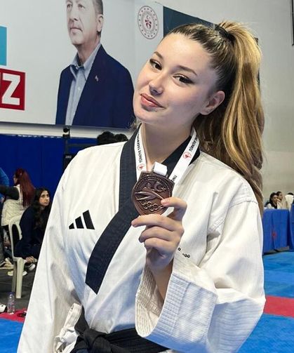 Hilal Gül Kozulu Türkiye Üçüncüsü Oldu