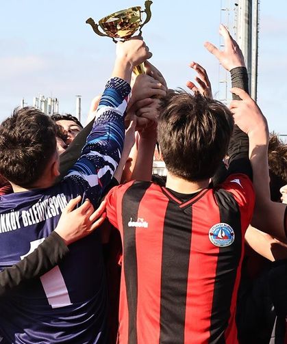 U-14’lerde Şampiyonluk Kupası Çiftlikköy Belediyespor’un