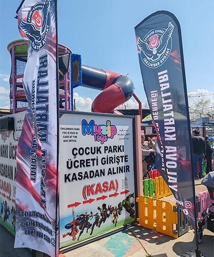 Minik Kalpler 23 Nisan’da Siyah-Beyaz Sevgiyle Buluştu