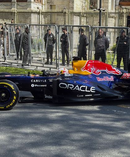 Yuki Tsunoda'dan, İstanbul sokaklarında gösteri sürüşü