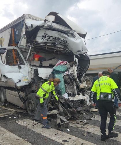 TIR Tankere Çarptı, Sürücü Hayatını Kaybetti