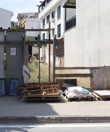 Şehit Ömer Faydalı Caddesi'ndeki Boş Arsa Çöplüğe Döndü