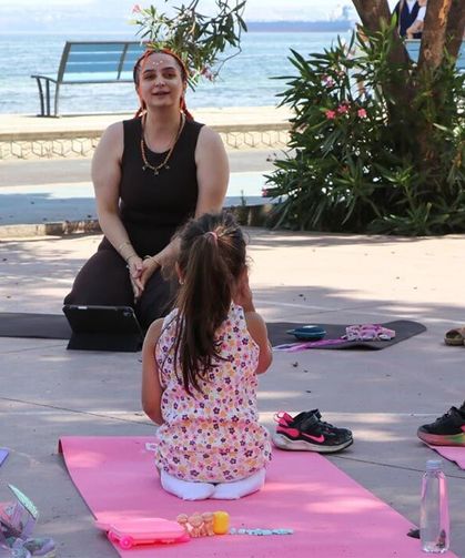 Çiftlikköy’de Çocuklar Güne Yogayla Başladı