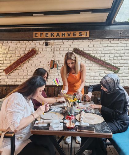 Yalova’da Kız Kıza Seramik Keyfi