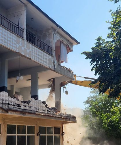 Elmalık Köy Konağı’nın Yıkım İşlemi Başladı