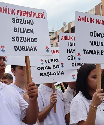Yalova’da İlk Kadın Ahi Şedini Kuşandı