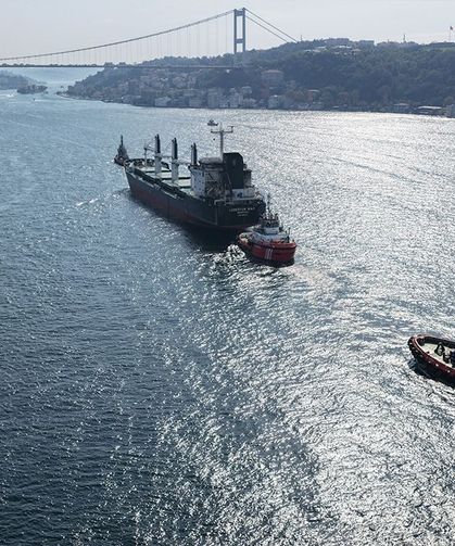 Karadeniz’de Vurulan İki Gemi Yalova’daki Tersanelere Sevk Edildi