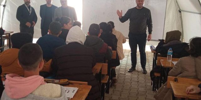 Akmeşe’den Depremzede Öğrencilere Ders