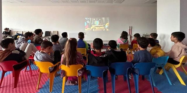 Depremzede Çocuklara Animasyonlu Film Gösterimi