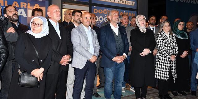 AK Parti Altınova'da Miting Düzenledi