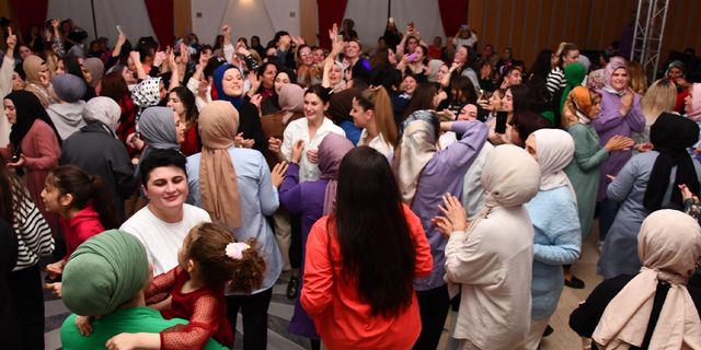 Altınova'da Annelere Özel Gece