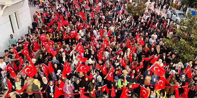 Altınova'da Coşkulu Kutlama