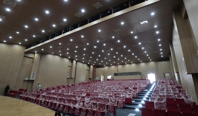 Yeni Konferans Salonu Yalova'ya Büyük Bir Sahne Sunuyor