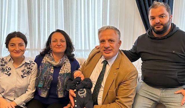 Acar Çifti, Yeni Doğan Bebekleri Ziyaret Etti