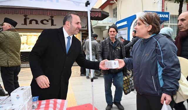 Başkan Tutuk Hemşehrilerine Kandil Simidi İkram Etti