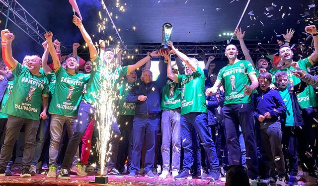 Semt77 Yalovaspor, Şampiyonluğunu Coşkuyla Kutluyor
