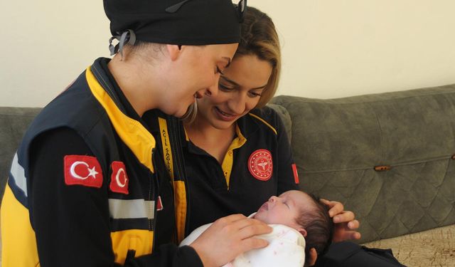 Yalova'da Hamile Kadın Ambulansta Doğum Yaptı