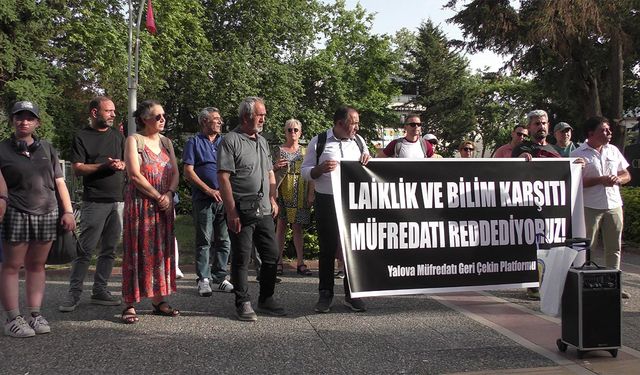 “Müfredatı Geri Çek” Platformu Bakanlığı Protesto Etti!