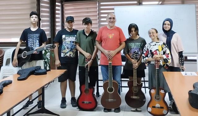 Çiftlikköy Belediyesi’nin Gitar Kurslarına Büyük İlgi
