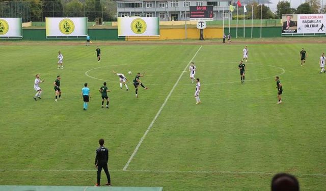 Gölcük Zirvede Yeşil Yalova FK Takipte