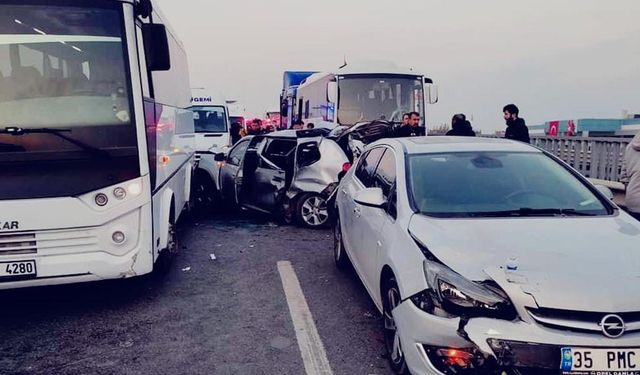 Yalova'da 5 Araçlı Zincirleme Kaza: 4 Yaralı