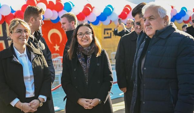 Altınova’da Balıkçı Gemisi Denize İndirildi