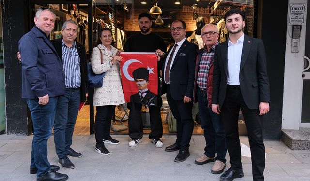 CHP Yalova’dan 1881 Adet Türk bayrağı