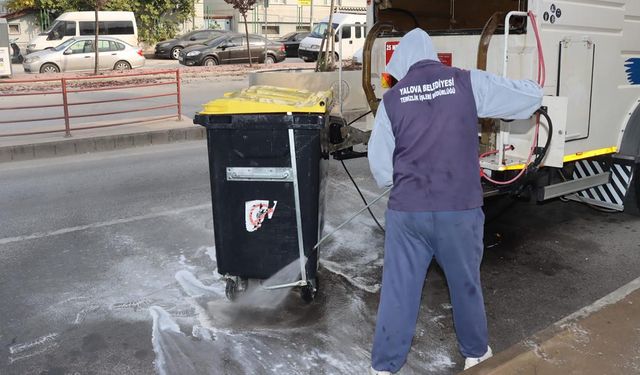 Yalova Belediyesi Konteyner Yıkama Çalışmalarına Hız Verdi