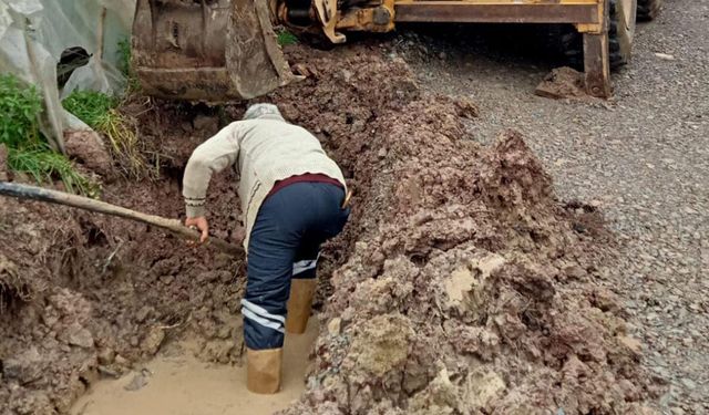 Elmalık Köyü’nde Su Patlağı Onarıldı