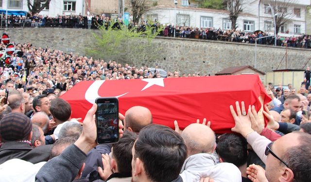Volkan Konak’ın Cenazesi Namazın Kılınacağı Alana Alkışlarla Getirildi