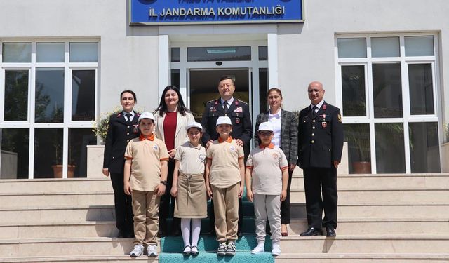 Minik Komutanlardan Anlamlı Ziyaret