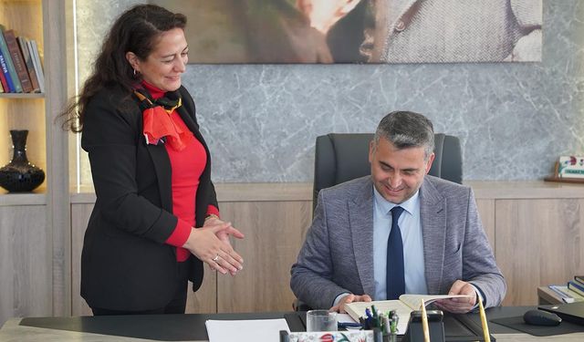 Hazırlanan Kitaplar Kadıköy Belediyesi’ne Takdim Edildi