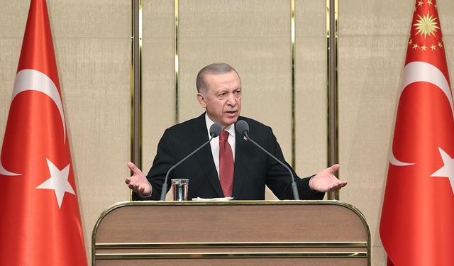 Cumhurbaşkanı Erdoğan'dan CHP Genel Başkanı Özel'e Geçmiş Olsun Telefonu