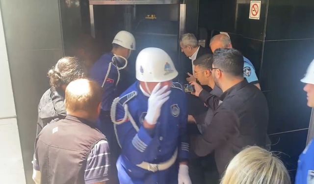 İlhan Şeşen’in Cenazesi Asansörde Mahsur Kaldı