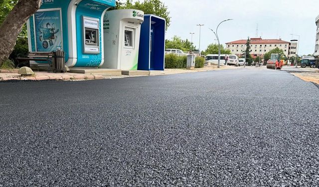 800 Ton Sıcak Asfalt Armutlu İçin Serildi