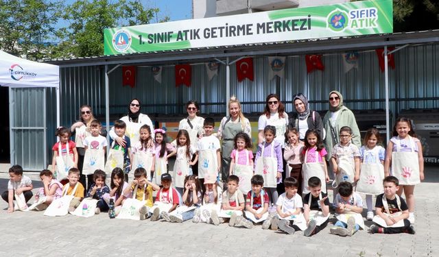 Çiftlikköylü Minikler Elele Boyama Atölyesinde