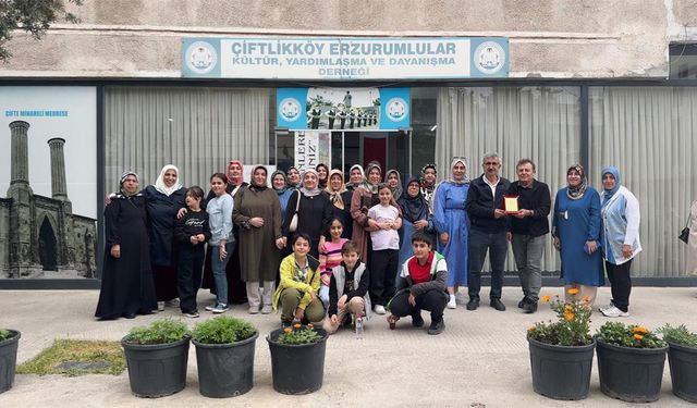 Çiftlikköy Erzurumlular Derneği’nden Anneler Günü’ne Özel Ebru Etkinliği