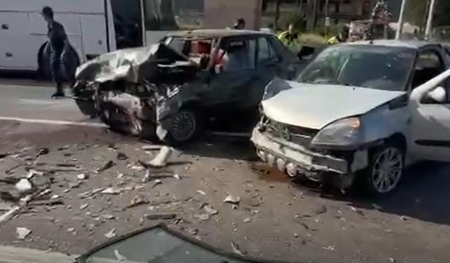 Yalova'da 4 Araçlı Zincirleme Kaza: 5 Yaralı