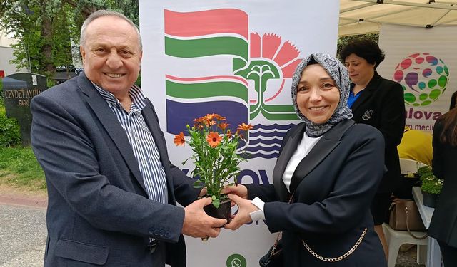 Kent Konseyi’nden Anneler Günü’nde Çiçekli Jest!