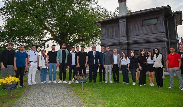 Başkan Gürel Gençlerle Söyleşiye Katıldı