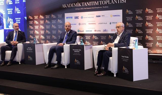 Rektör Prof. Dr. Bahçekapılı, İlim Yayma Ödülleri Akademik Tanıtım Toplantısına Katıldı