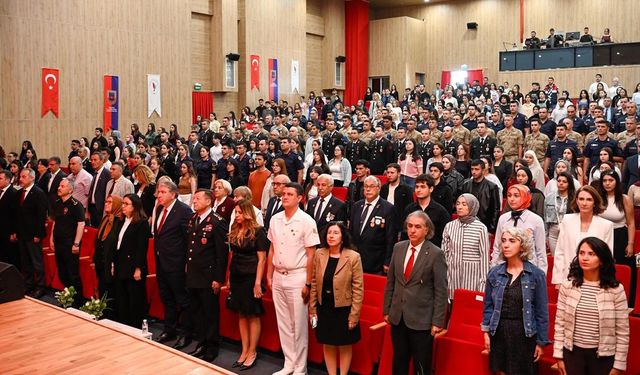 Yalova'da Tiyatro Oyunuyla Aile İçi Şiddete Dikkati Çektiler