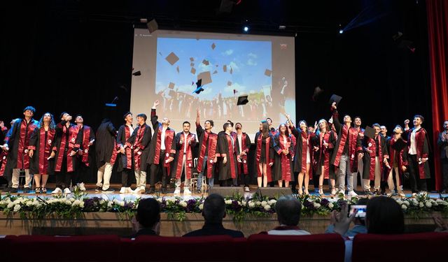 Altınova MYO’da Mezuniyet Coşkusu