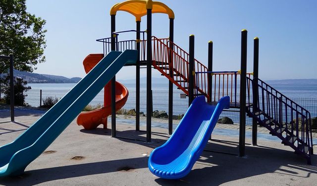 Armutlu Belediyesi Oyun Alanlarını Yeniliyor
