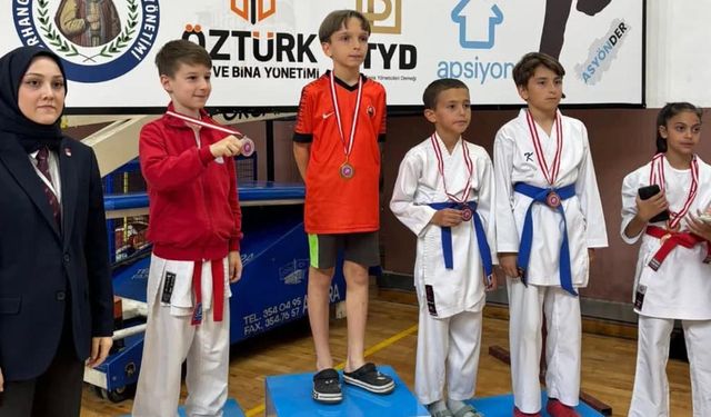 Çiftlikköy Karatecileri Orhangazi’den 7 Madalyayla Döndü