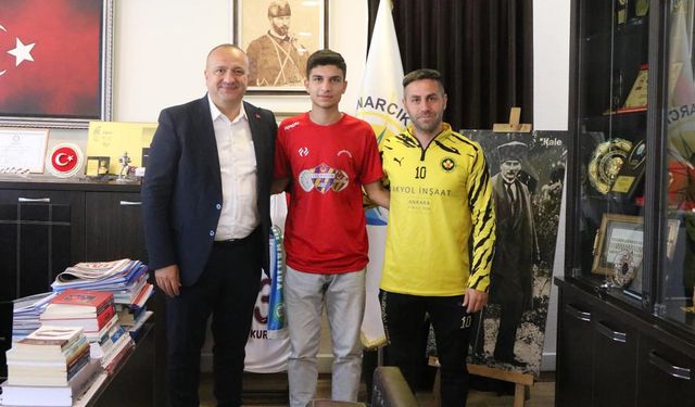 Başkan Kurt, Genç Sporcuyu Tebrik Eti!