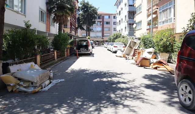 Mahalleliyi Çileden Çıkaran Çöp Yığını