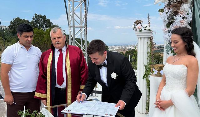 Başkan Arslan Dünya Evine Girmek İsteyen Çiftin Nikah Akidini Gerçekleştirdi