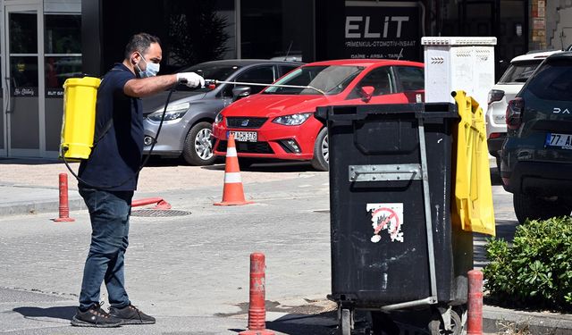 Yalova Belediyesi’nden Çöp Konteynerlerine Dezenfeksiyon Çalışması