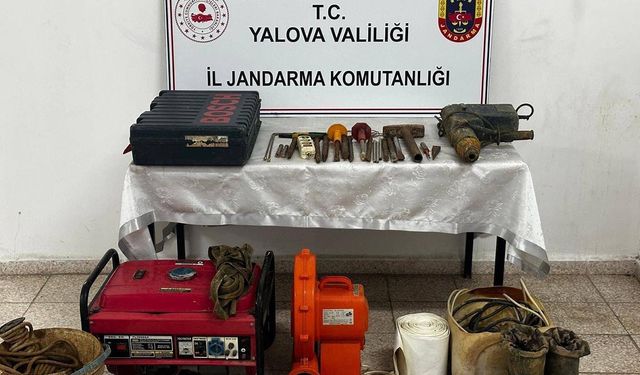 Yalova'da 3 Defineci Suçüstü Yakalandı
